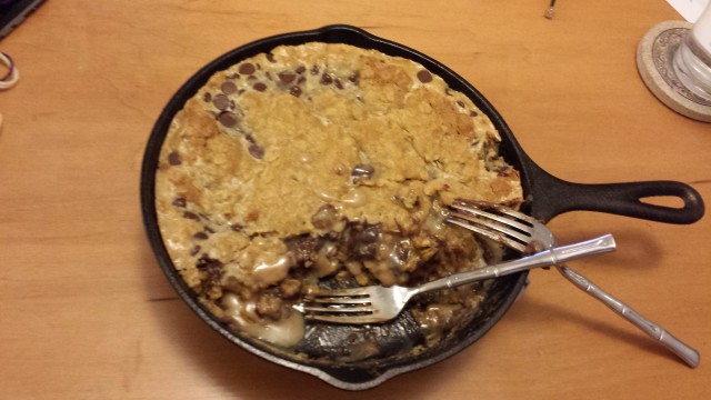 This was a strange and disappointing skillet cookie dessert