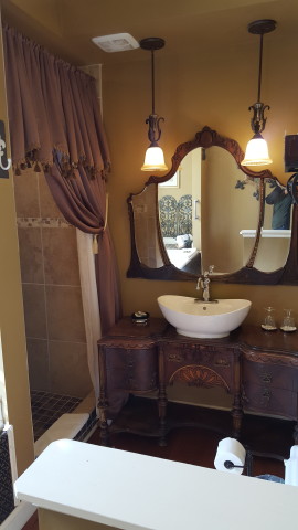 Look at this fancy-ass bathroom