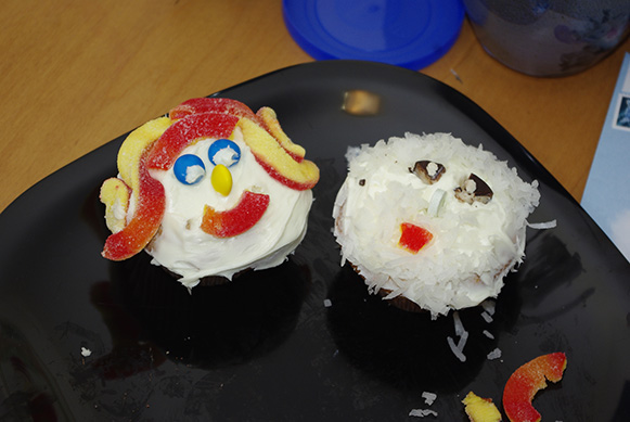 Patricia Ladd and Mark Twain: Cupcake Portraits